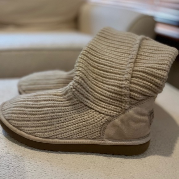 Ugg sweater boots ❄️ 🔥 - Picture 3 of 7